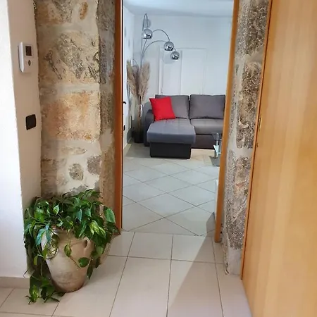 Chuck Apartmán