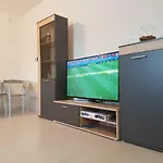 Chuck Apartmán *